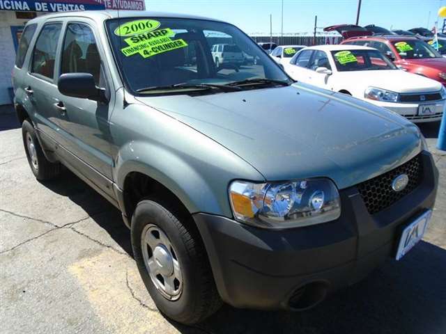 2006 Ford Escape XLS 4dr SUV w/Automatic